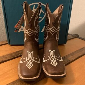 NWT Girls Ariat Boot